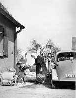 Gemeindeschwester beim Hausbesuch, um 1960
