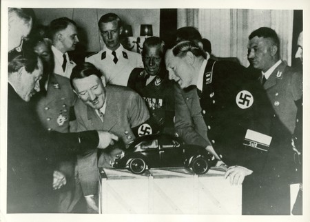 http://www.dhm.de/archiv/ausstellungen/hitler-und-die-deutschen/en/pics/0225_450.jpg