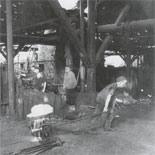 Luppenzieher im Puddelwerk, um 1880