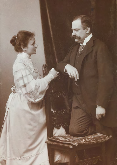 Franz the Younger (1865–1935) and Marie (1867–1957) von Mendelssohn, owner and lender of the painting "Borussia" for a retrospective on the occasion of the death of Menzel, in the Royal National Gallery in Berlin in 1905, Fotoatelier Wilhelm Fechner, Berlin, ca. 1890/1895, Albumen print, cardboard, Berlin © private collection