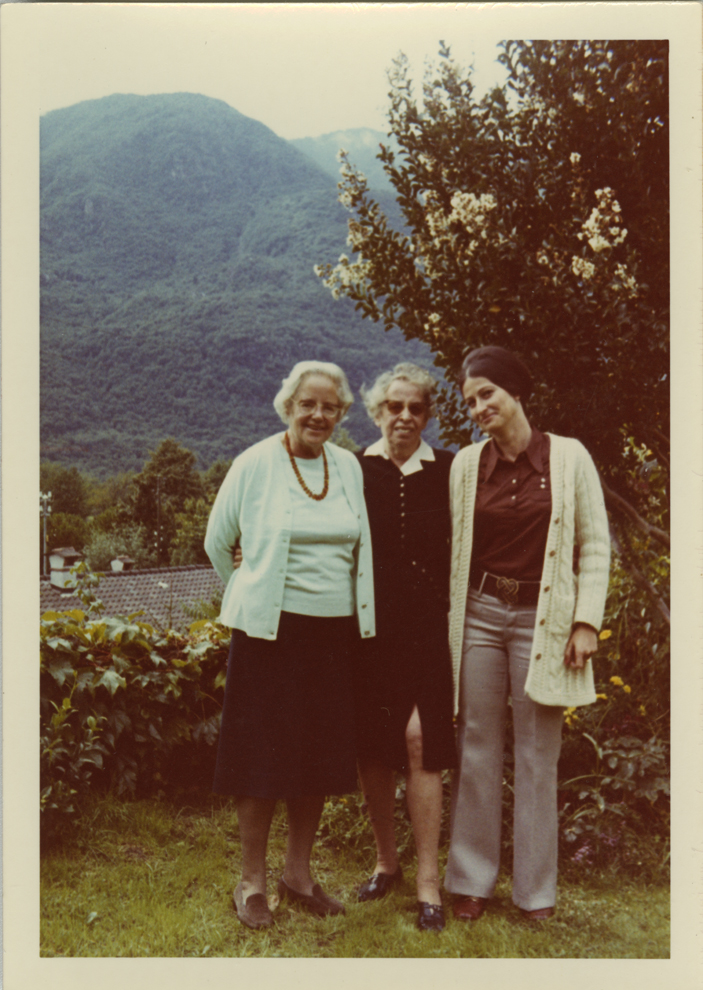 Anne Weil, Hannah Arendt and Edna Brocke (from left to right) in Tegna, Switzerland, in the early 1970s, colour print, photographic paper, Deutsches Historisches Museum, Edna Brocke Collection, photo: DHM.