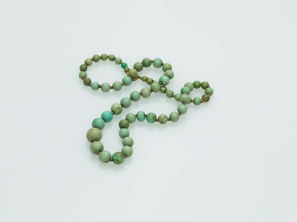 Beaded necklace, jade, owned by Hannah Arendt, Deutsches Historisches Museum, Edna Brocke Collection, photo: DHM/I. Desnica.