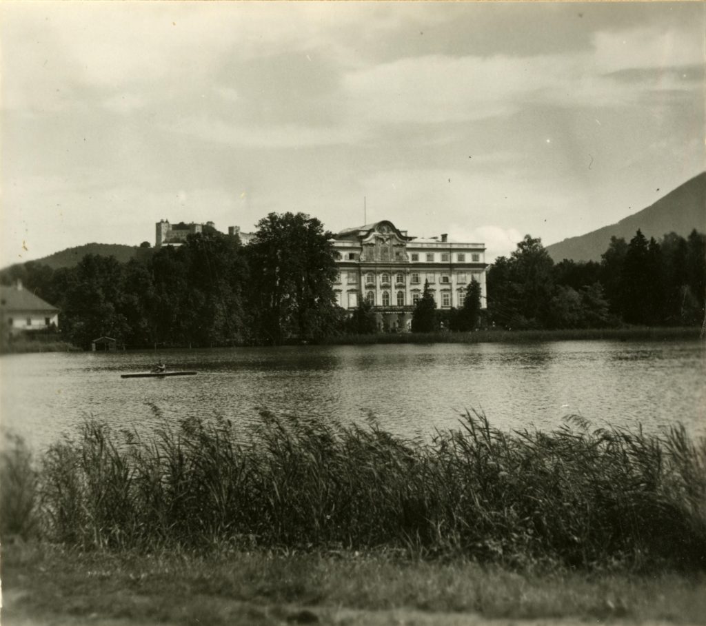 Schloss Leopoldskron mit Weiher, um 1929, Inv.-Nr. Schönstein2186 © DHM