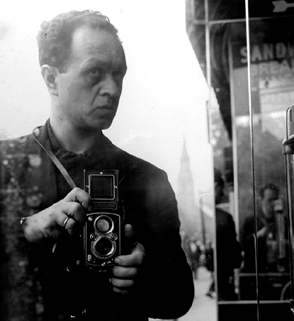 Self-portrait with Rolleiflex, Fred Stein, New York, 1941 © Stanfordville, New York, Fred Stein Archive