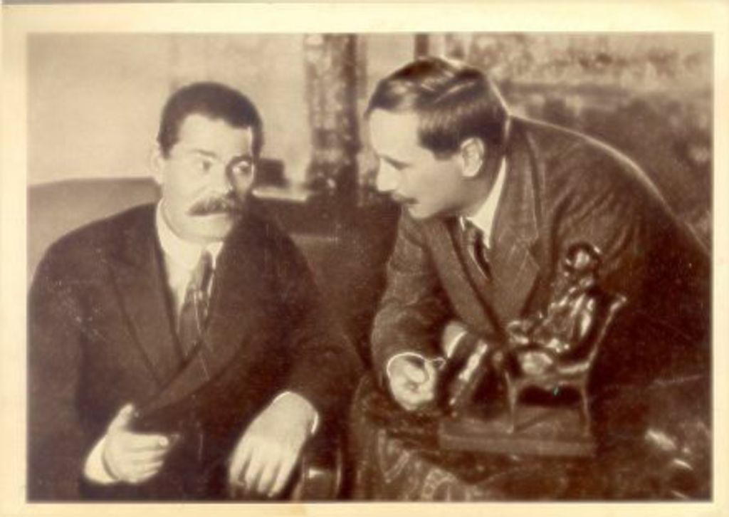 Exponat: Postkarte: Gorki, Maxim und H.G. Wells in Petrograd, 1920