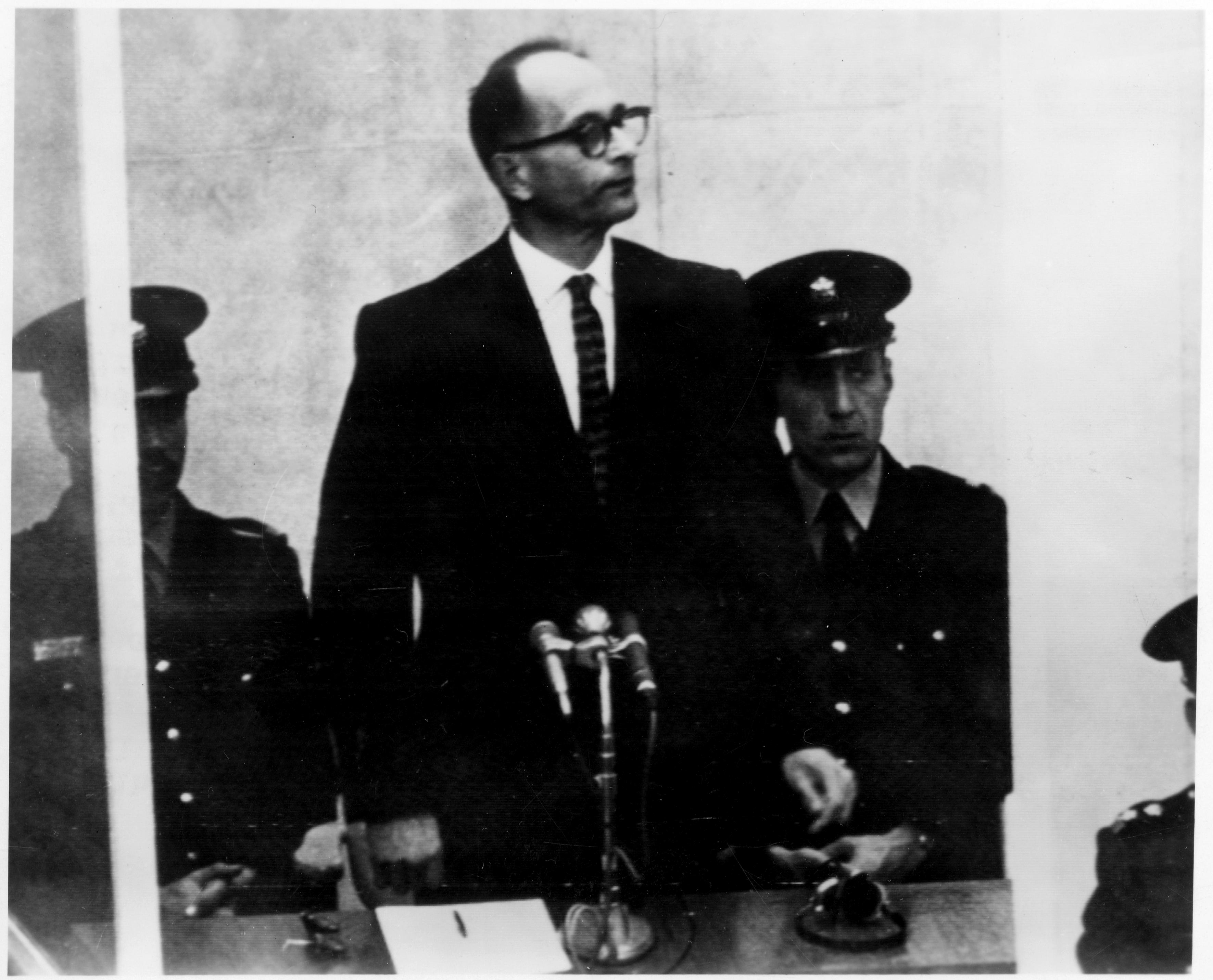 Foto: Adolf Eichmann zu Beginn seines Prozesses in Jerusalem, 1961