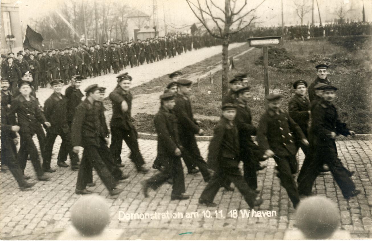 Foto: Demonstration revolutionärer Matrosen, 1918