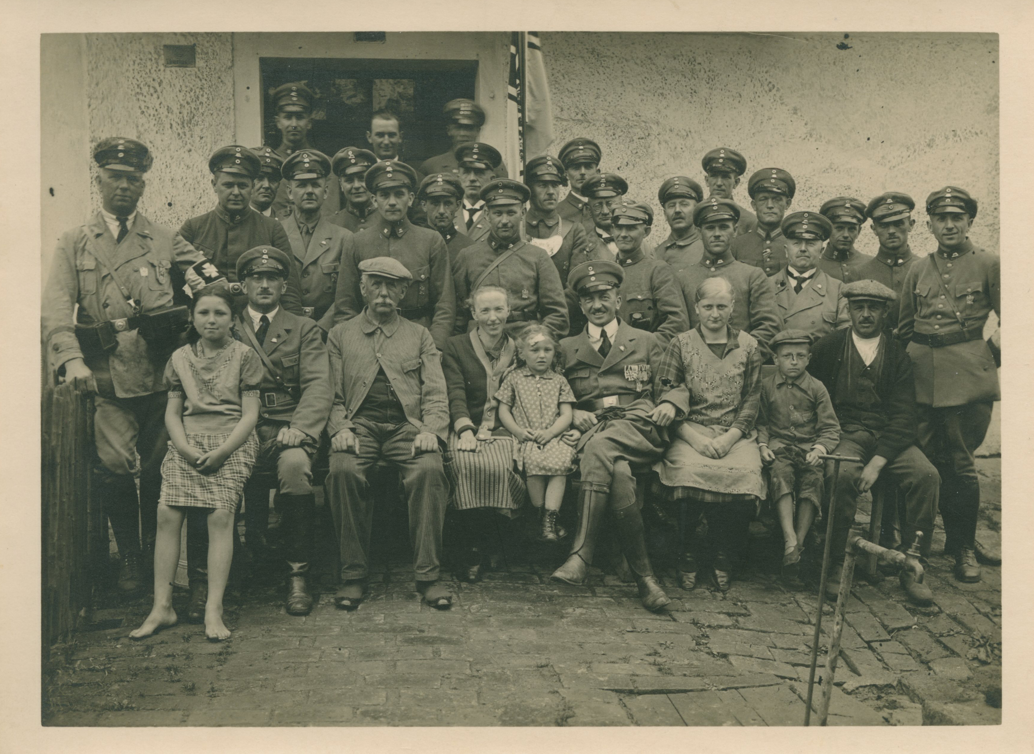 Foto: Gruppenbild der Spandauer Stahlhelmgruppe, 1920er Jahre
