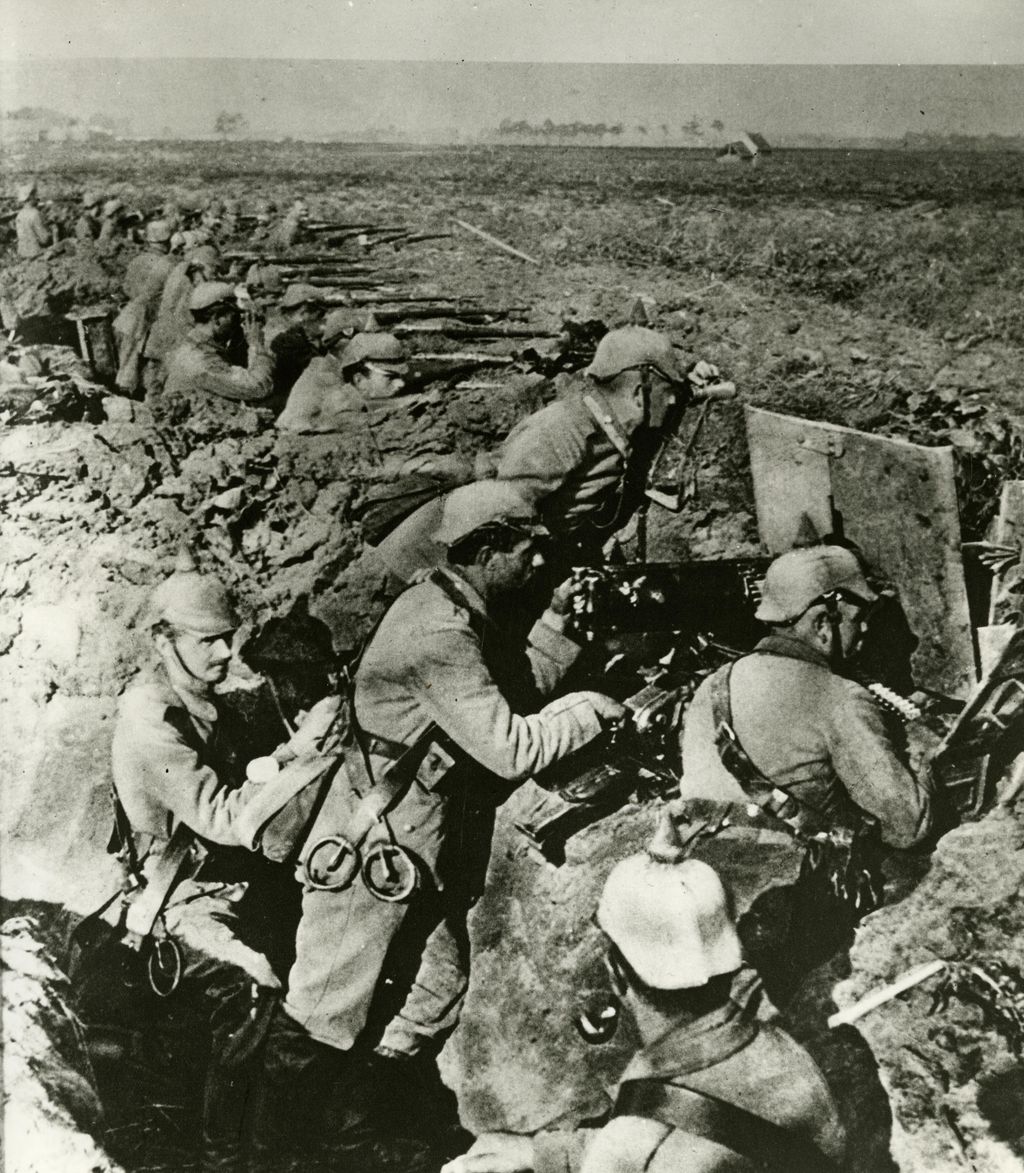 Exponat: Maschinengewehre im Schützengraben, 1914