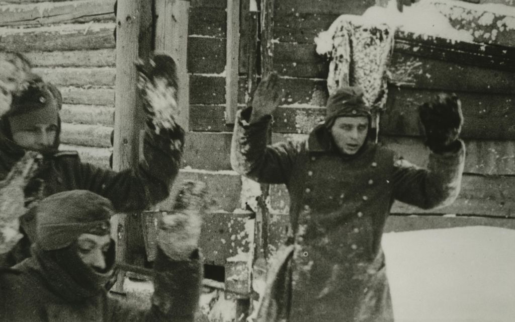 Exponat: Foto: Wehrmachtssoldaten ergeben sich vor Moskau, 1941
