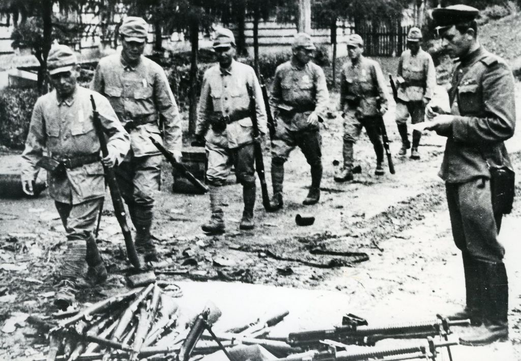 Foto: Kapitulation japanischer Soldaten, 1945