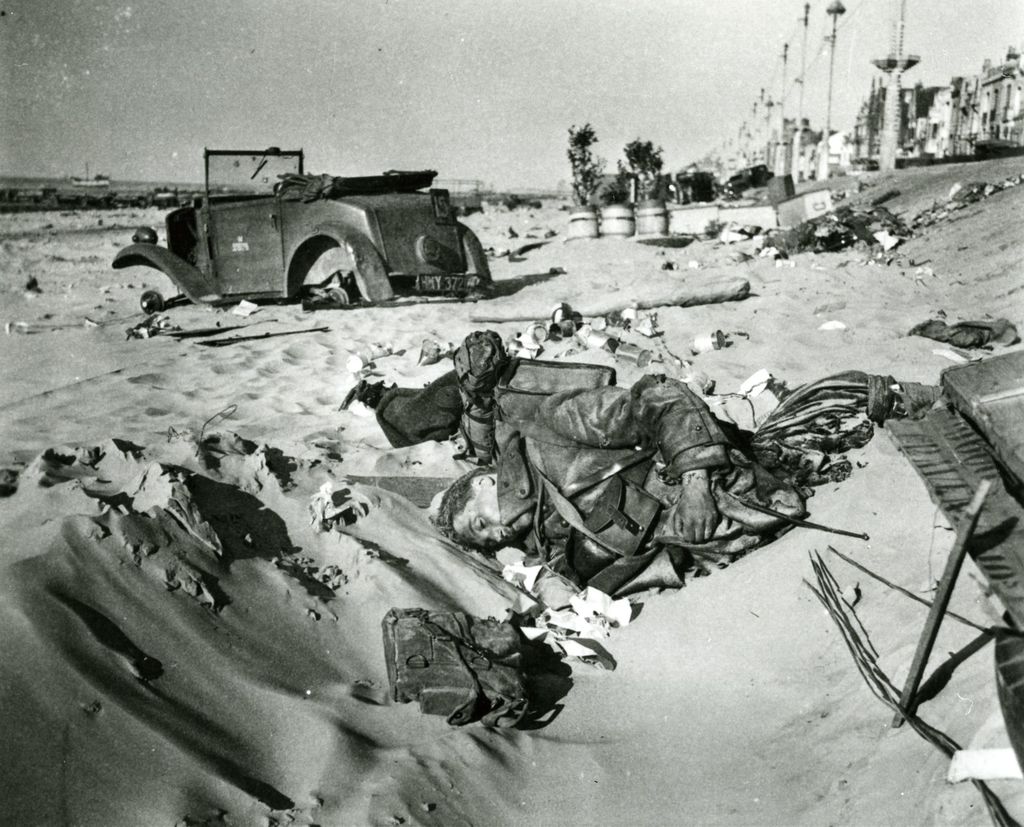 Foto: Tote Soldaten bei Dünkirchen, 1940