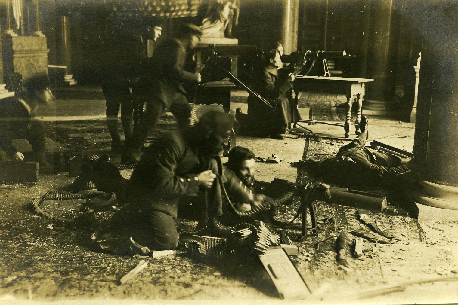 Foto: Volksmarinedivision im Berliner Schloss, 1918