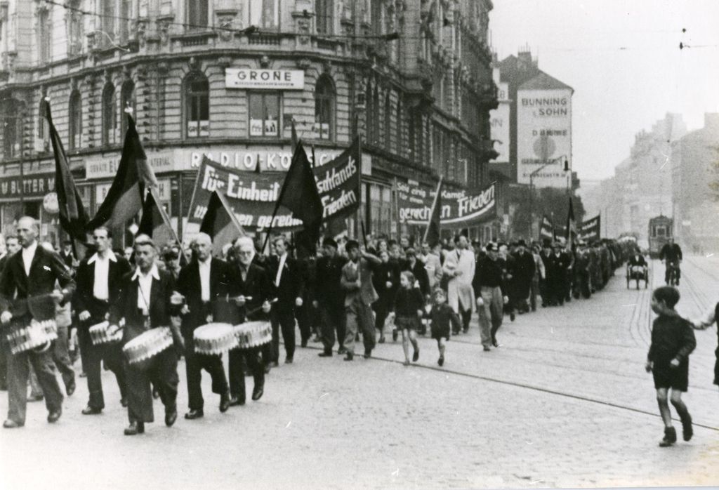 Foto: Mai-Demonstration in Hamburg, 1950