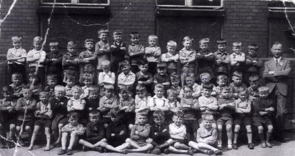 Foto: Hannes Bienert mit Schulklasse, 1934