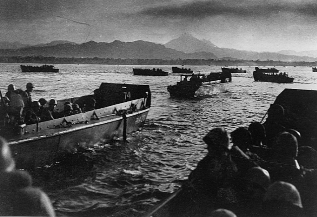 Exponat: Foto: Landung amerikanischer Truppen auf der Insel Bougainville, 1943