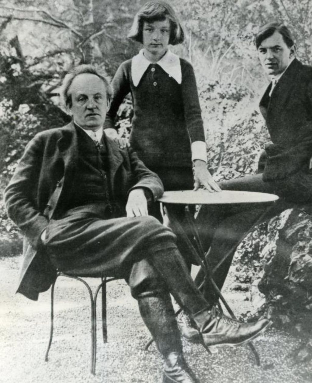 Foto: Gerhart Hauptmann mit seinen Söhnen, 1913