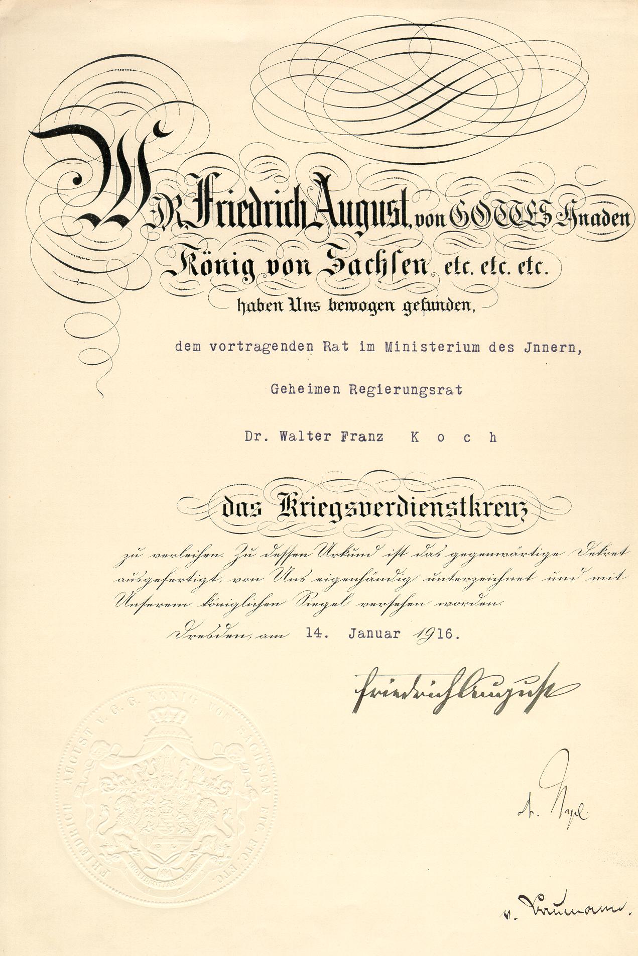 Handsignierte Verleihungsurkunde von Friedrich August, König von Sachsen, zum Kriegsverdienstkreuz für Walter Koch