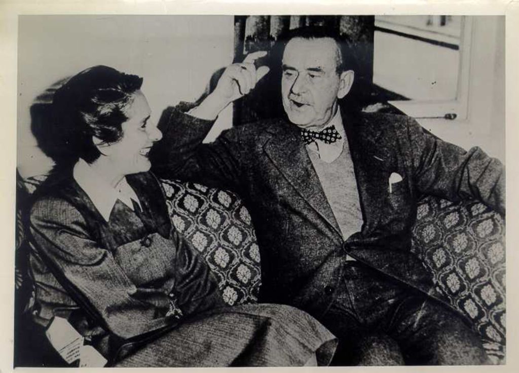 Foto: Erika Mann mit Thomas, um 1940