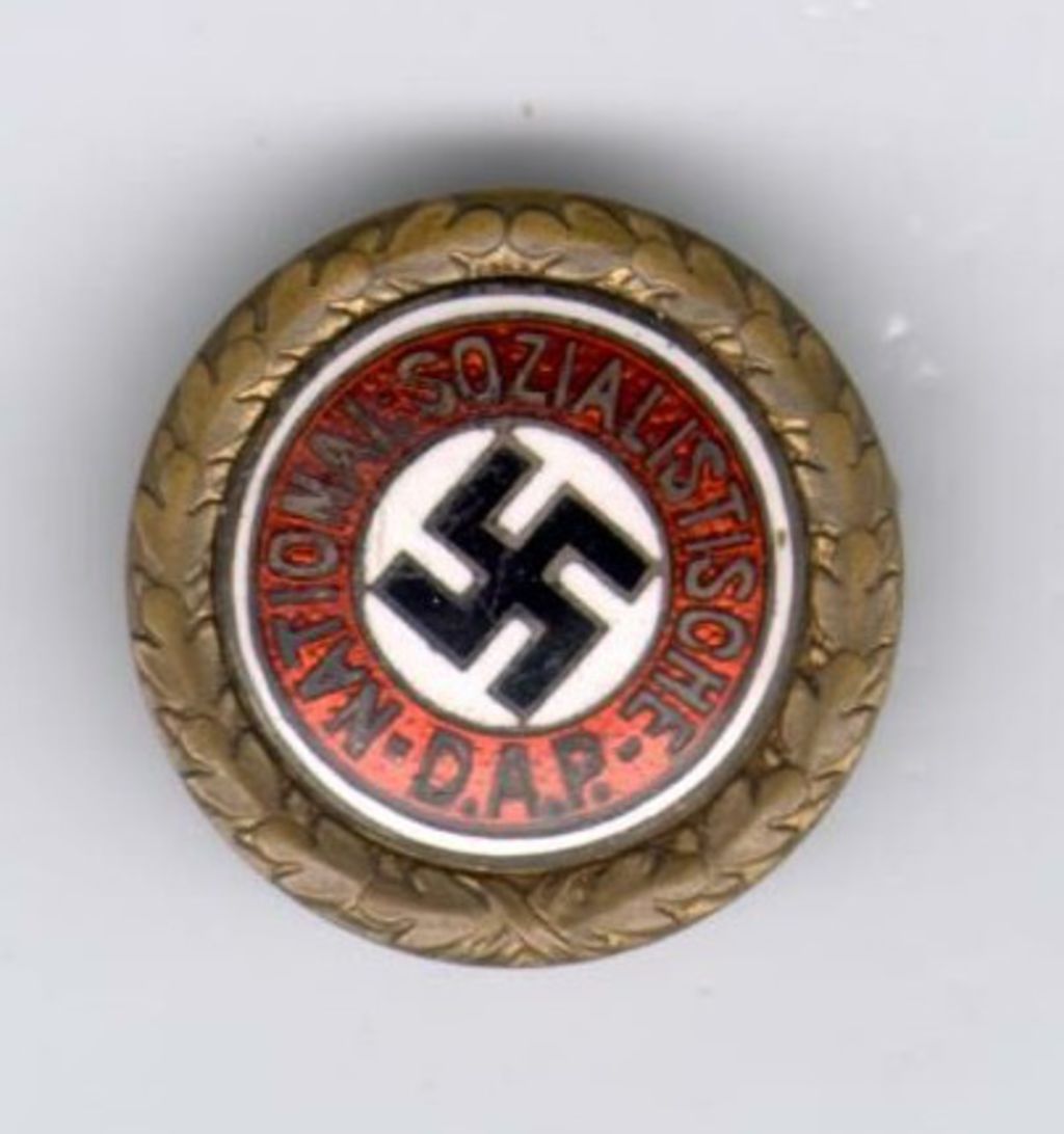 Exponat: Abzeichen: Goldenes Parteiabzeichen der NSDAP, 1933-1945