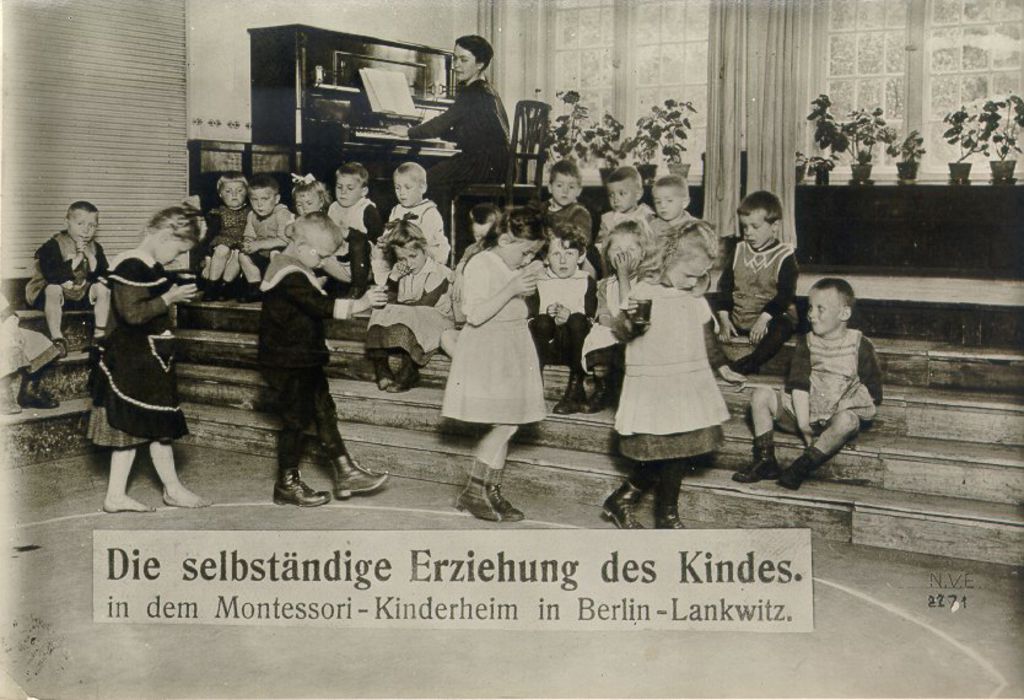 Exponat: Photo: Montessori-Kinderheim, um 1910
