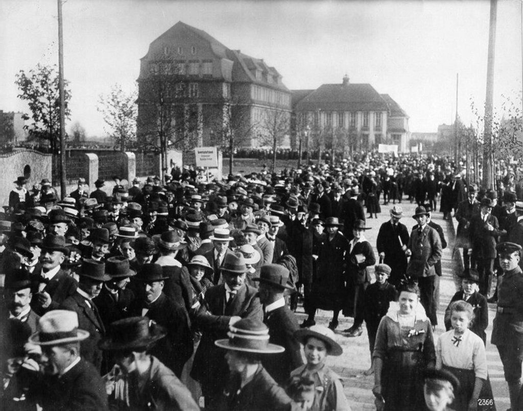 Fotografie: Demonstration gegen die Abtretung Oberschlesiens an Polen, 1919