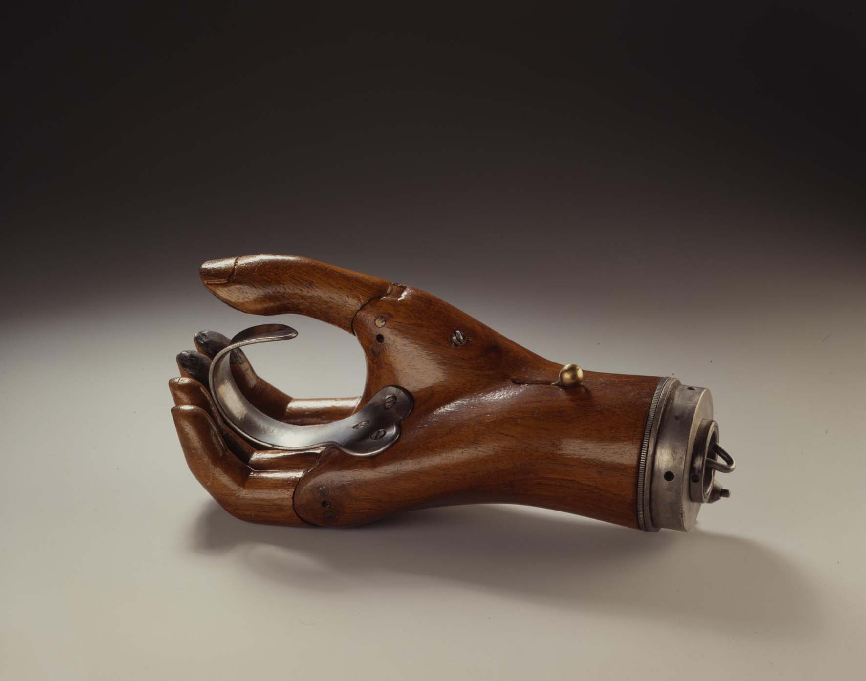 Handprothese, 1920/1930
