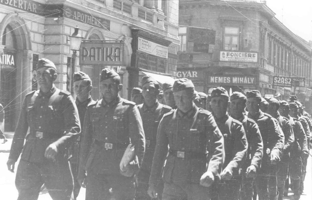 Exponat: Foto: Wehrmacht in Szeged, 1944