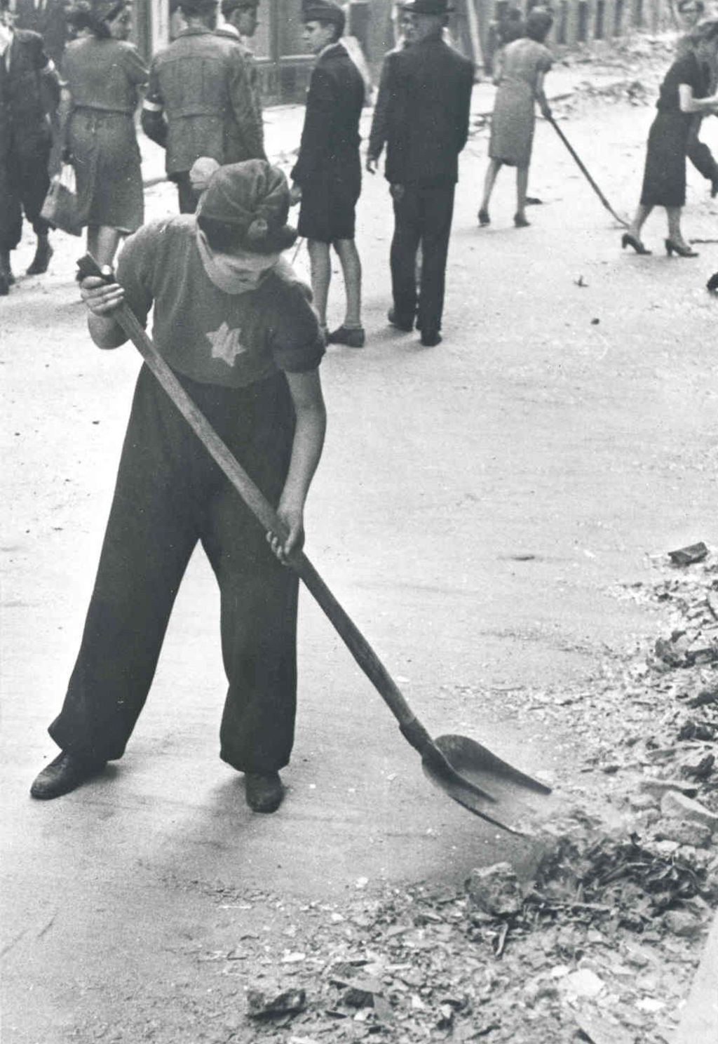 Exponat: Photo: Jüdische Frau in Budapest, 1944