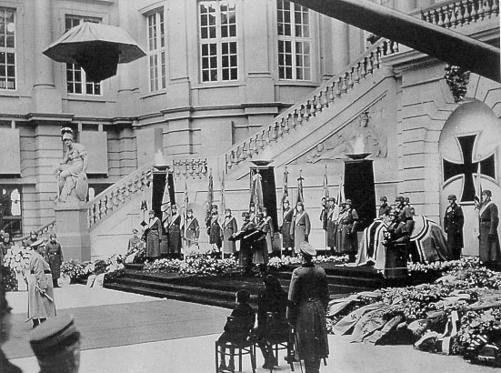 Trauerfeier für Generalfeldmarschall W. v. Reichenau 
am 18.2.1942 in Anwesenheit von Hermann Göring im Lichthof