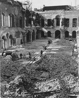 Der entkernte Ostfl&uuml;gel (1951)