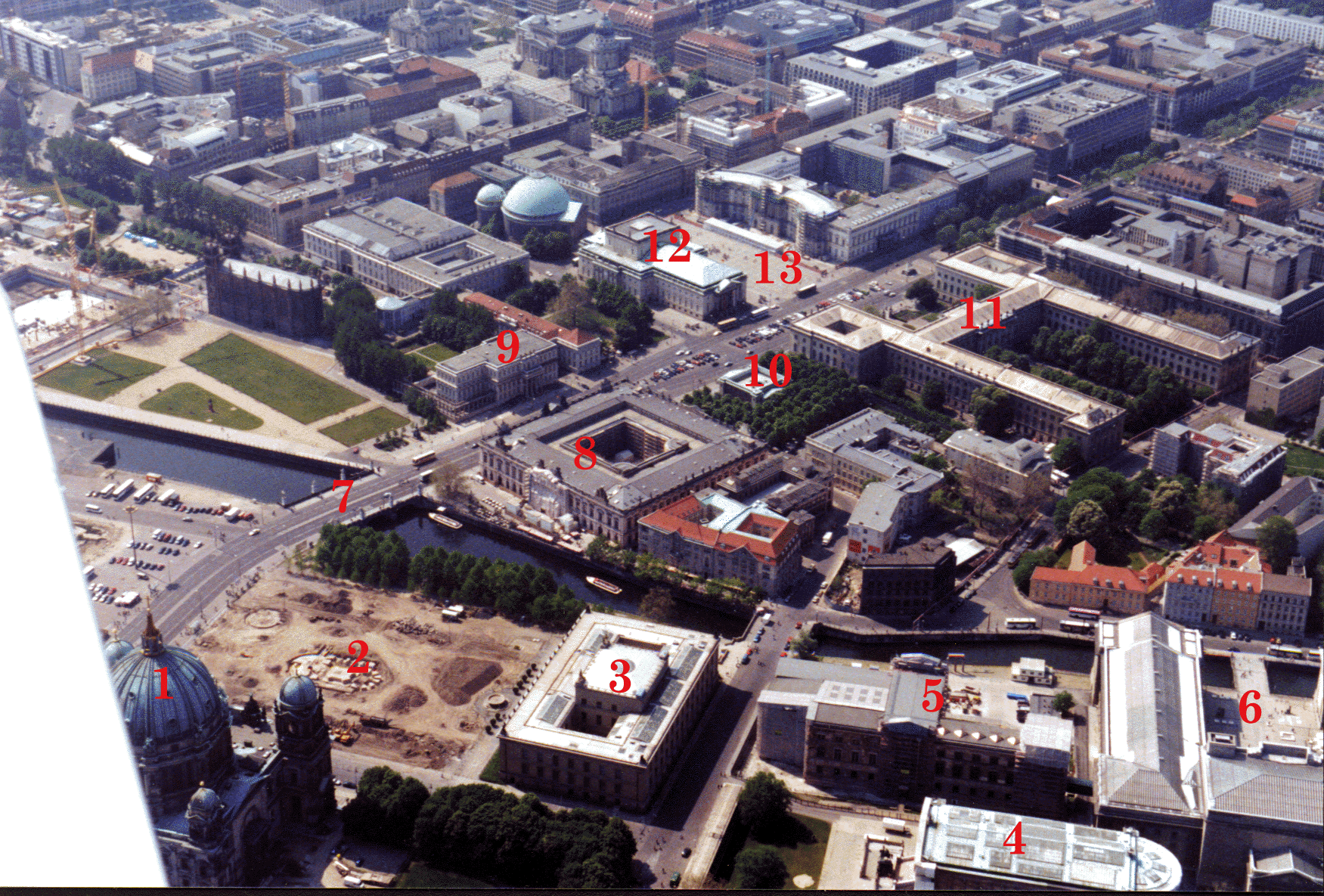 Luftbild vom Zeughaus und angrenzenden Sehensw�rdigkeiten