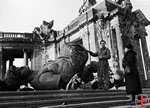Fotografie vom Abriss des Nationaldenkmals fr Kaiser Wilhelm I., Rudolf Kessler, 1950, Berlin, Landesarchiv Berlin