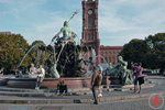 Begas' Neptunbrunnen mit Berlinern und Touristen im September 2010 (Foto: privat)