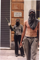 Julian Rder, Aktionstag, 20. Juli 01, aus der Serie Protest gegen den G8-Gipfel in Genua, Italien 19.-21. Juli 2001, 2001, Deutscher Jugendfotopreis/DHM