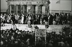 Auf der Mauer am Brandenburger Tor