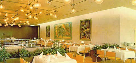 Linden-Restaurant mit Gobelins - Wand links
