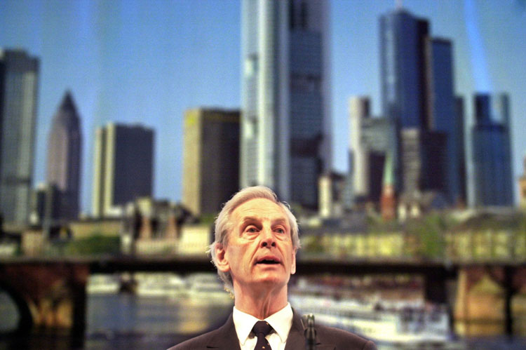 Der Vorstandssprecher der Commerzbank, Martin Kohlhaussen, auf der Hauptversammlung, 26.05.2000, ©Oliver Berg, dpa picture alliance