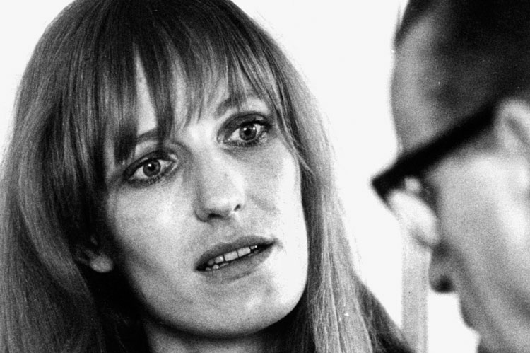 Die angeklagte Gudrun Ensslin im Gespr�ch mit ihrem Verteidiger im Kaufhaus-Brandstifter-Prozess, 31.10.1972, © Manfred Rehm, dpa picture alliance