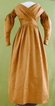 Damenkleid mit Schulterkragen