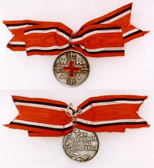 Rote-Kreuz-Medaille, II. Klasse an der Damenschleife