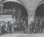 Die vom Militär besetzte Hauptwache auf dem Rathaus der Stadt
                Dortmund, Mai/Juni 1889