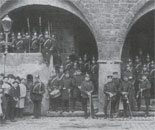 Die vom Militär besetzte Hauptwache auf dem Rathaus der Stadt
Dortmund, Mai/Juni 1889