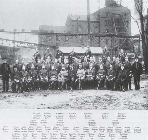 Gendarmen vor der Zeche 'Oberhausen', März 1912