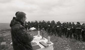 Feldgottesdienst der Bundeswehr, Trogir, Februar 1996, Als Bundeswehrkontingent für die internationale Friedenstruppe IFOR wurden in Kroatien 2.700 Soldaten und Soldatinnen stationiert, die entlang der dalmatinischen Küste Quartier bezogen.