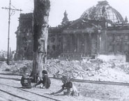 Kinder vor dem Reichstag
