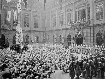 Gottesdienst bei der Fahnenweihe am 1. Januar 1900 im Lichthof