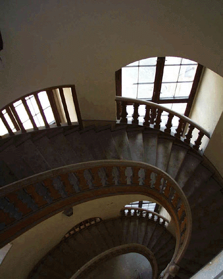 Die Treppe zum Obergeschoss