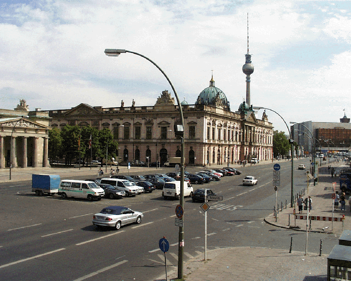 Blick von der Staatsoper auf das Zeughaus aus Richtung Sdwest 