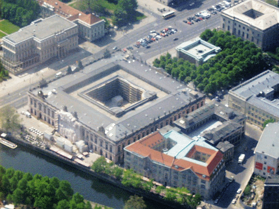 Luftbild auf das Zeughaus aus Richtung Nord-Ost